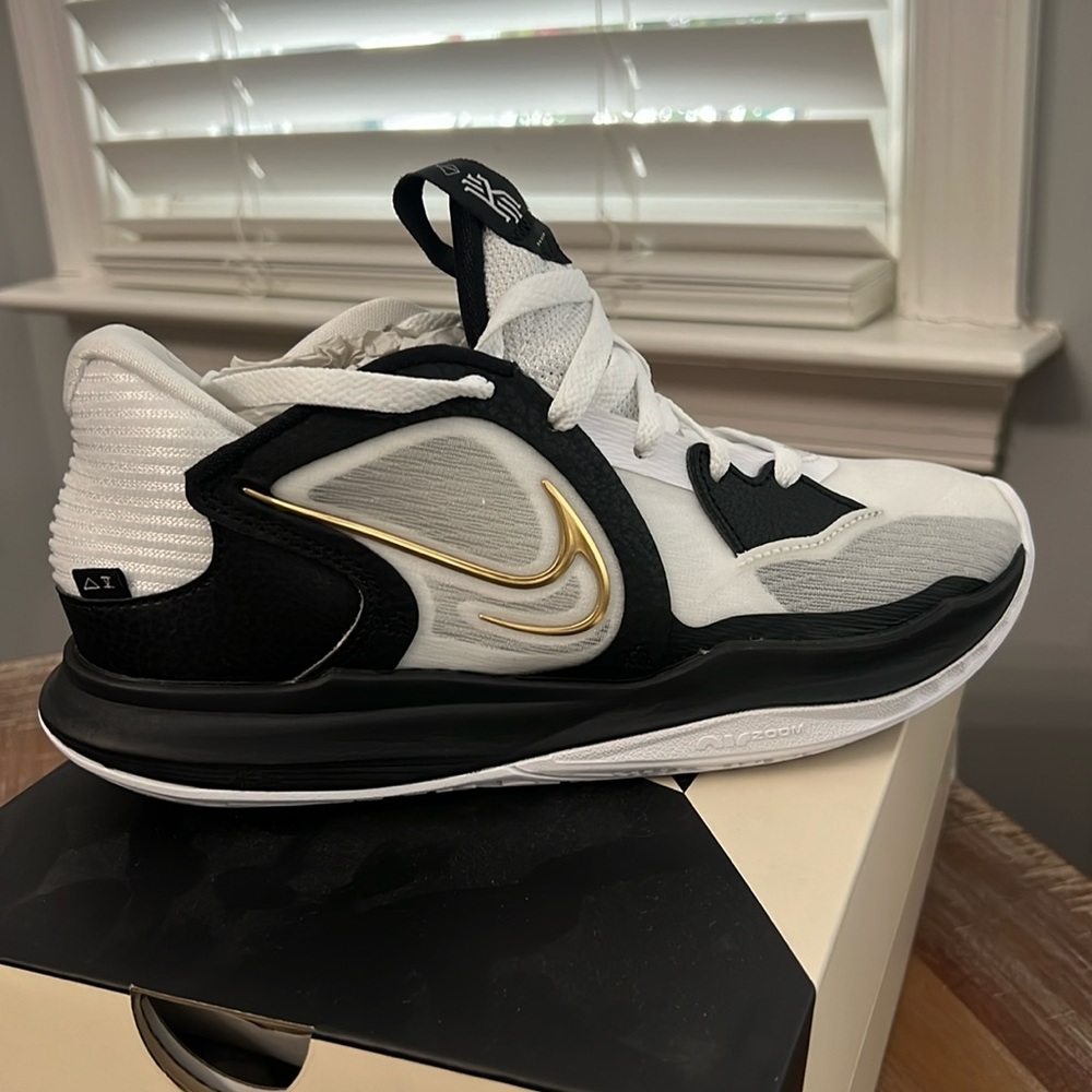 KYRIE LOW 5